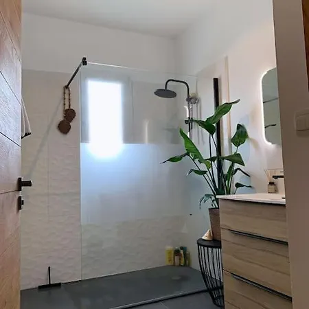 Jolie Recente 3 Chambres, 150 M De La 別荘 *